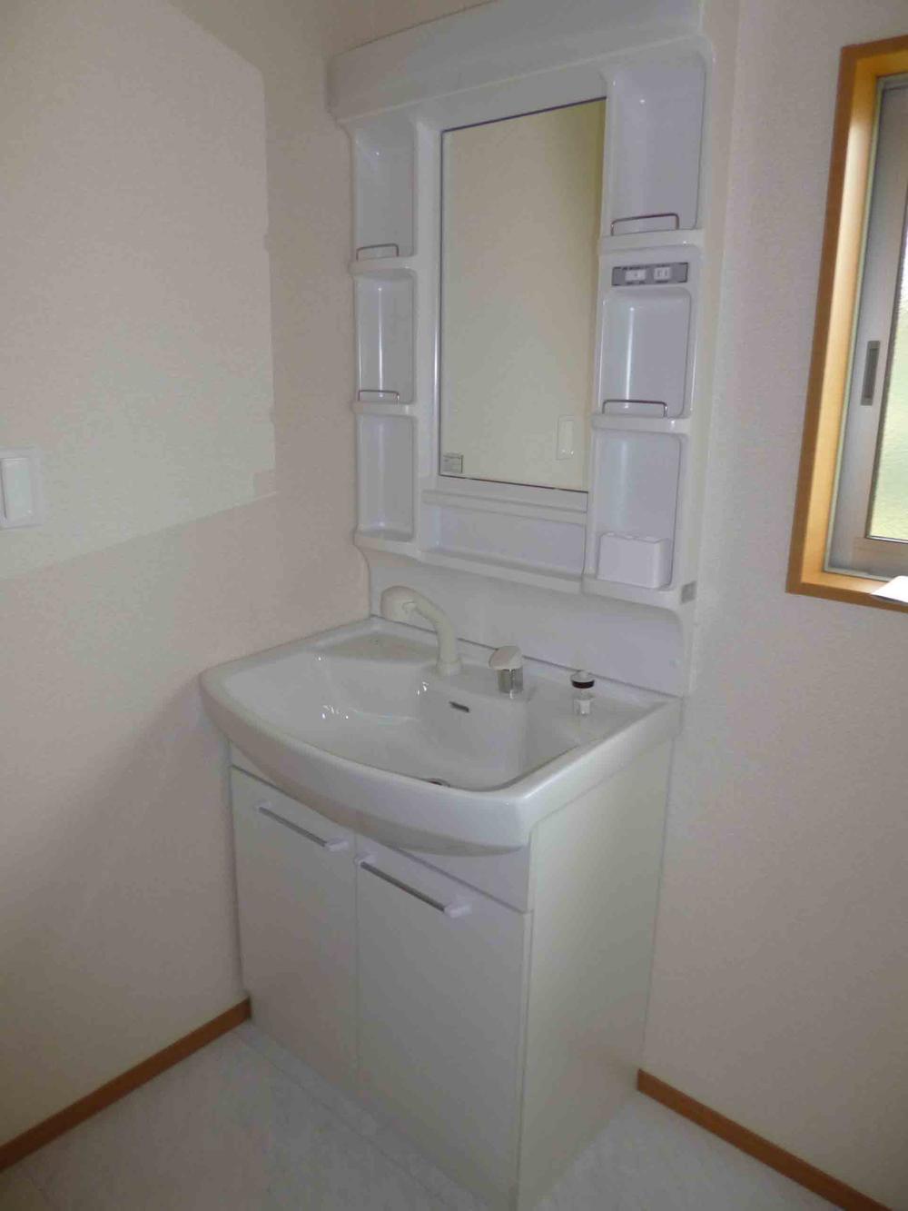 Wash basin, toilet. 2013.6.24 shooting. Shower Dresser