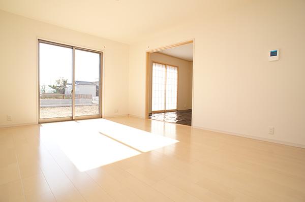 Living. Your family spacious living room that everyone is comfortable and welcoming Indoor (11 May 2013) Shooting 1 Building