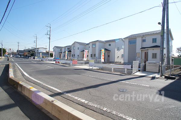 Local photos, including front road. Local (11 May 2013) Shooting