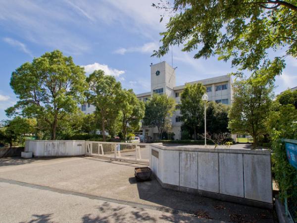 Junior high school. Washimiya 200m to West Junior High School