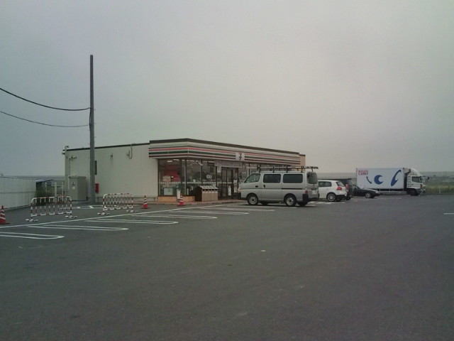Convenience store. 1064m until the Seven-Eleven iris Miyamoto store (convenience store)