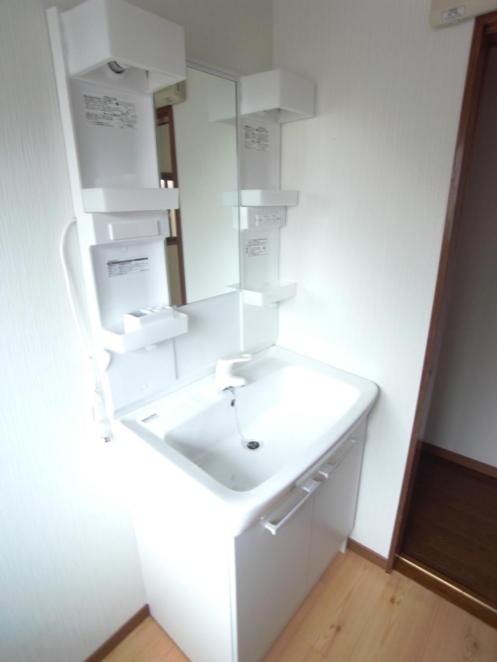 Wash basin, toilet