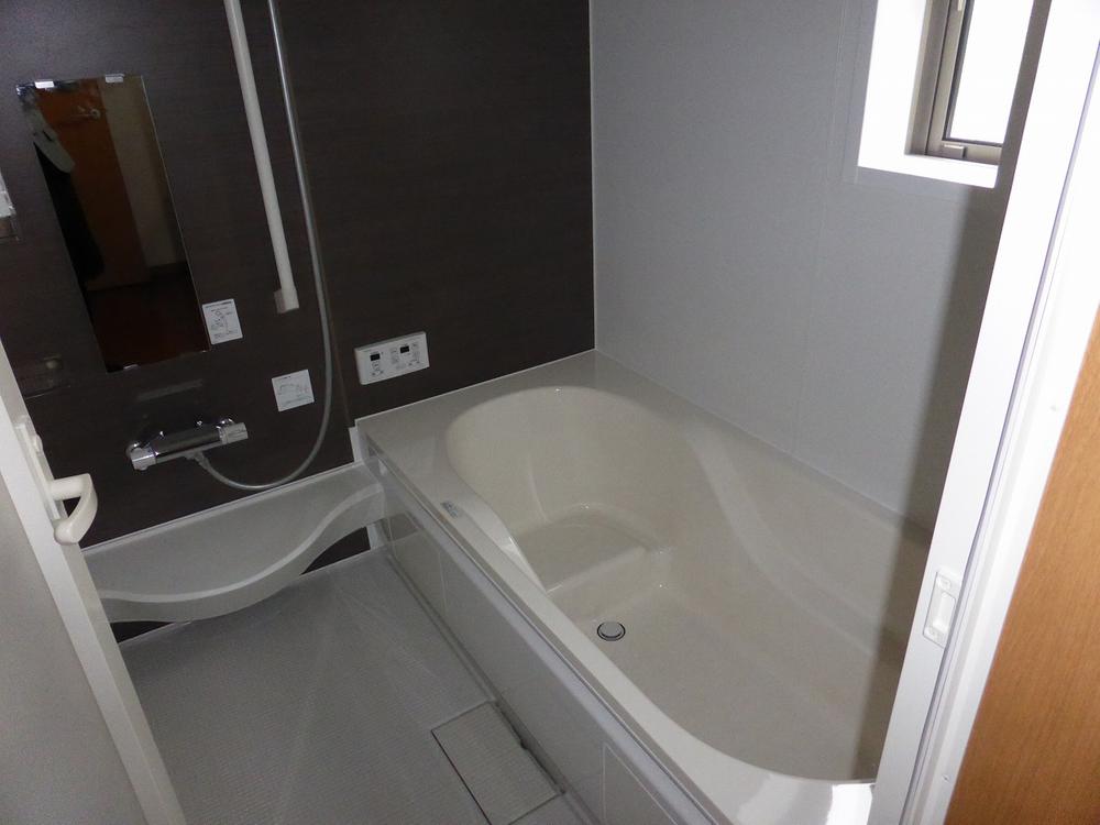 Bathroom. It is with bathroom bathroom dryer. Effortlessly your laundry on a rainy day! 
