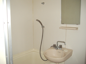 Bath. toilet ・ It is by bus