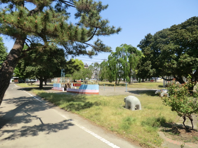 park. 600m until Mampei park (park)