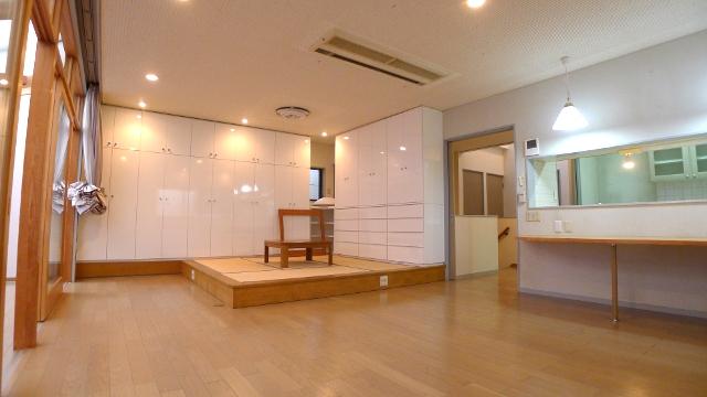 Living. Storage space, Sunroom, Tatami is a corner and enhance living.