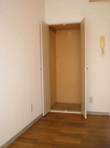 Receipt. Closet reference photograph ・ Same building equipment