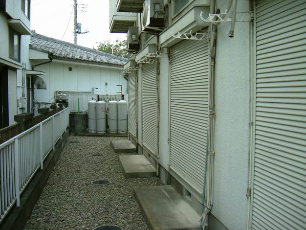 Security. Shutters with reference photograph ・ Same building equipment