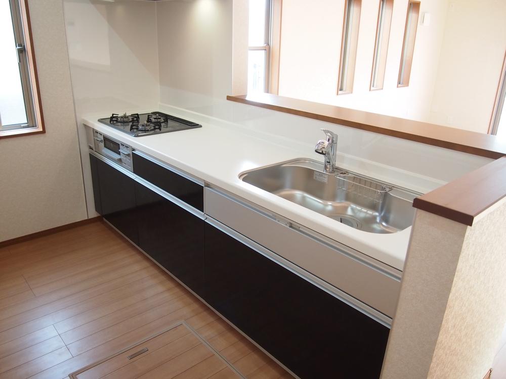 Kitchen. Face-to-face is the kitchen. 