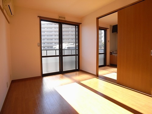 Living and room. Western-style 6 Pledge