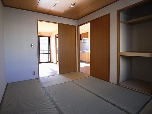 Living and room. Japanese-style room 6 quires