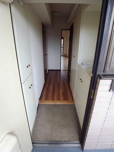 Entrance. Shoe box also can be stored a lot