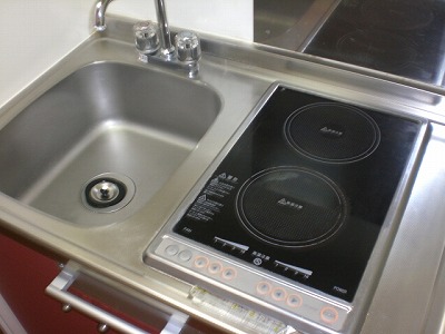 Kitchen. With electric stove. There is storage space in the up and down