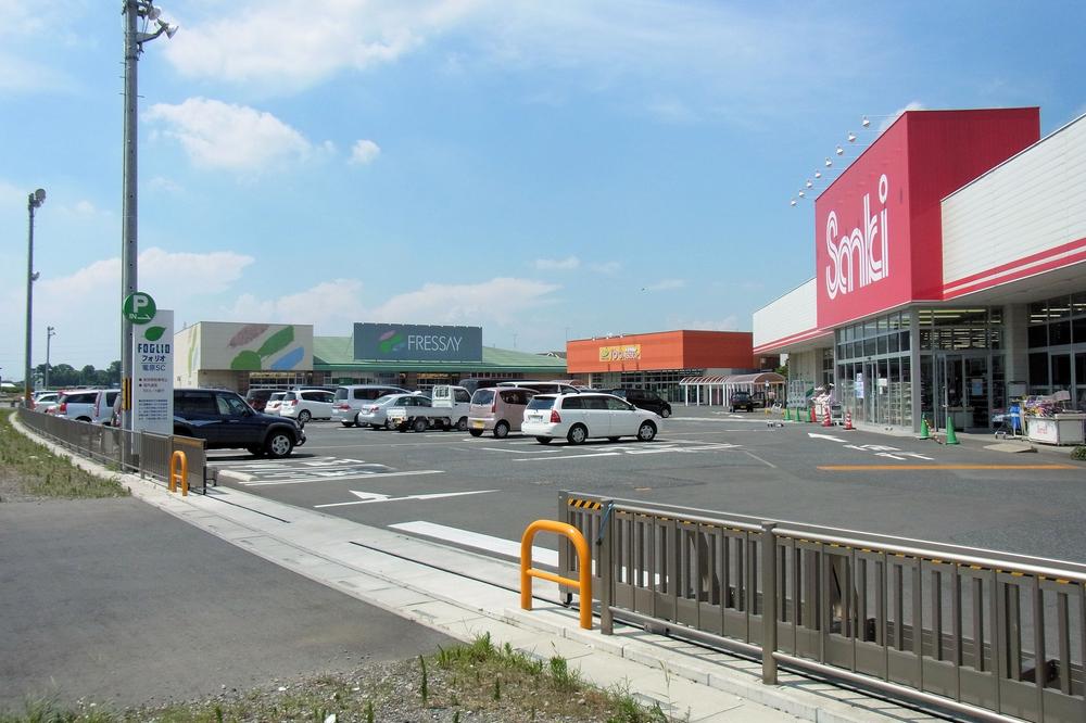 Shopping centre. 1565m to Folio Kagohara shopping center