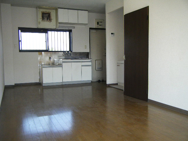 Kitchen. Spacious with a sink in the kitchen to the spacious LDK back