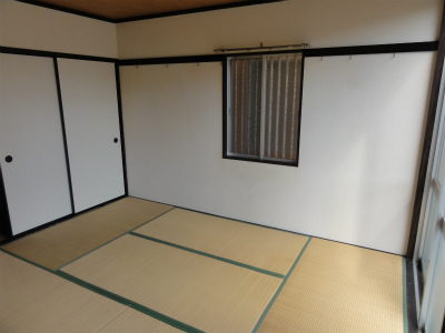 Other room space. 6-mat Japanese-style room. The window is located in the south and east.  ※ Currently with air conditioning