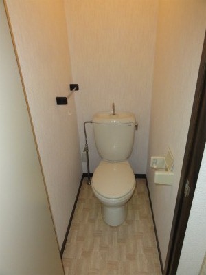 Toilet. bus ・ It is another happy toilet
