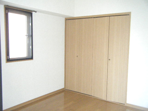 Other room space. North Western-style is with closet