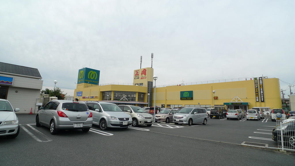 Supermarket. Mamimato Kagohara to the store (supermarket) 1013m