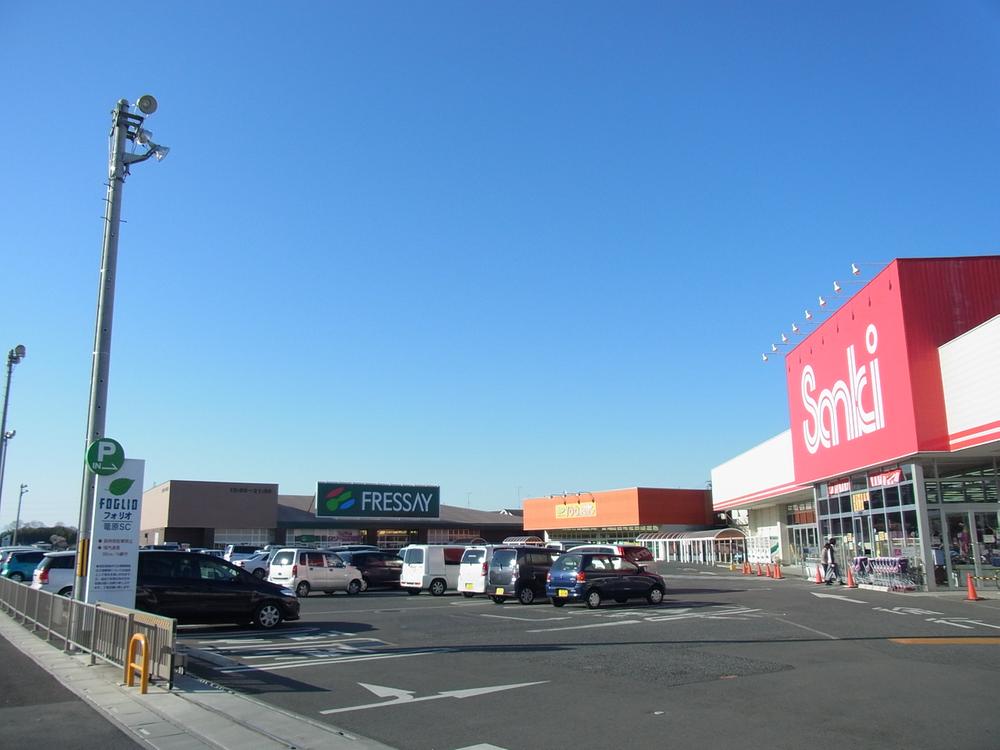 Shopping centre. 1410m to Folio Kagohara shopping center