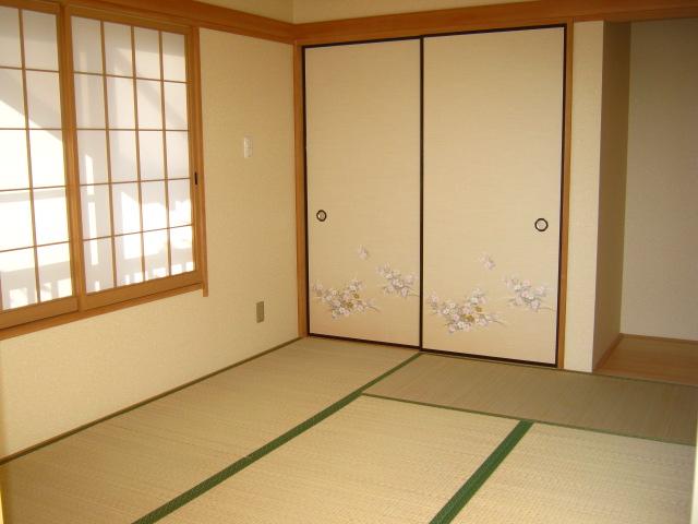 Non-living room. There is also a Japanese-style room, There is a taste ☆