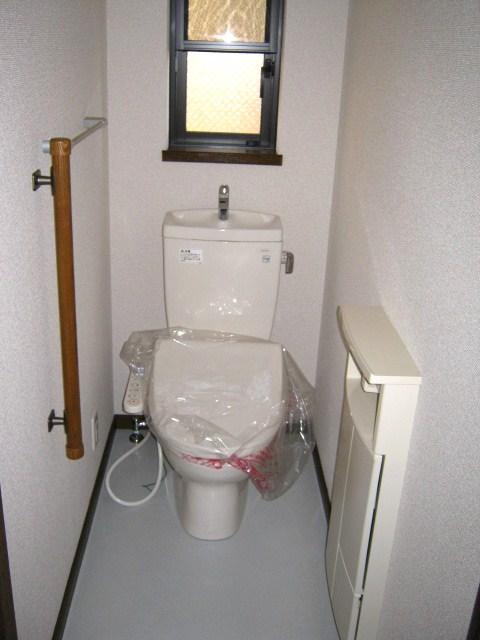 Toilet. Warm water washing toilet seat equipped ☆