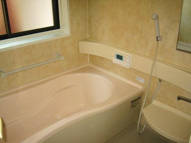 Bathroom. Bathing with add-fired function. Please heal the fatigue of the day with a wide bath!
