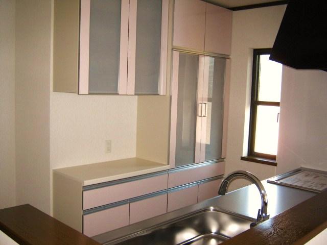 Kitchen. Storage also is enough ☆