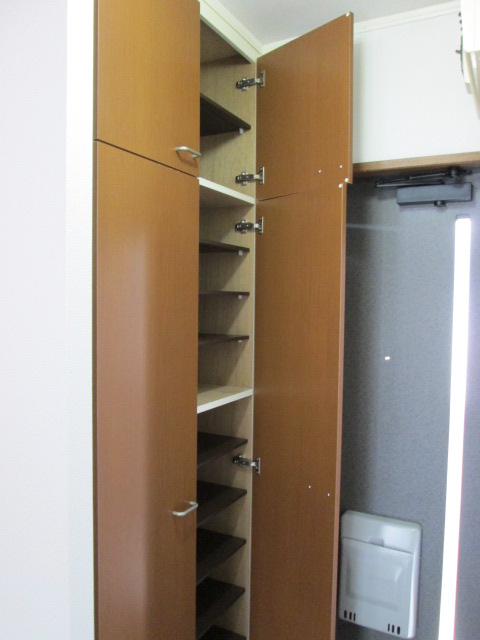 Entrance. Cupboard