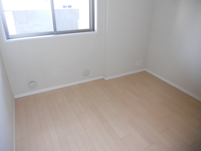 Living and room. Good Western-style per yang