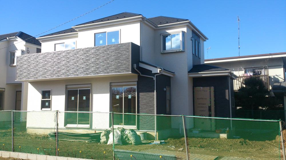 Local photos, including front road. Local (11 May 2013) Shooting