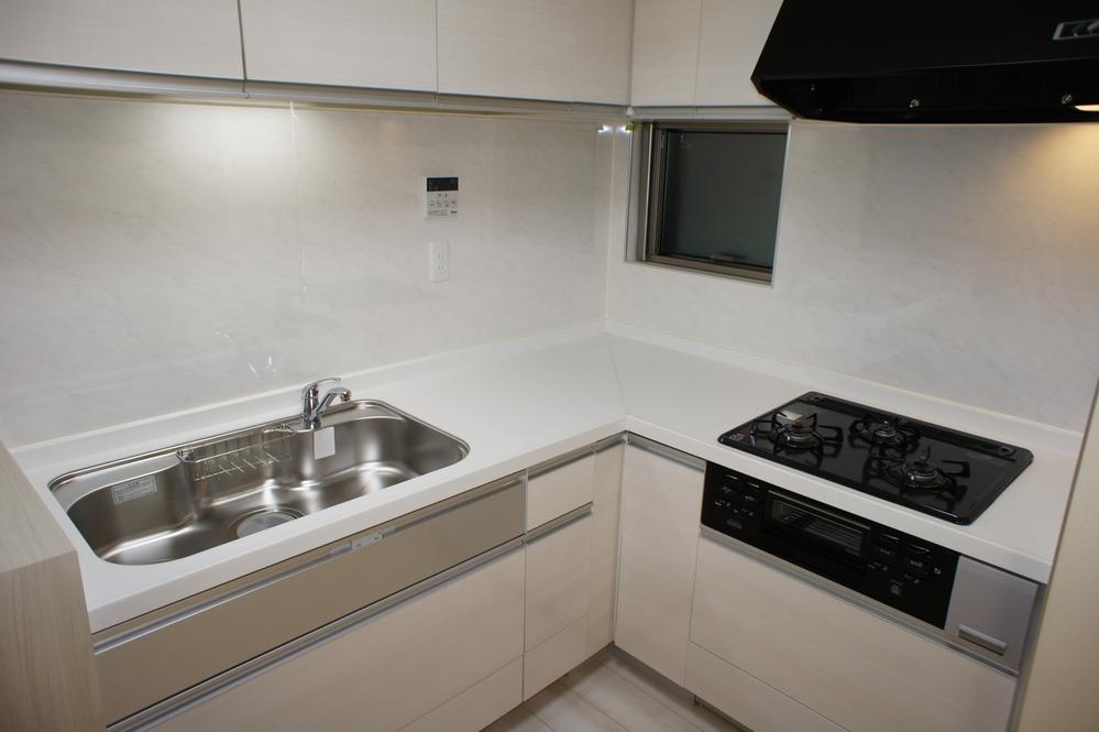 Kitchen. Indoor (10 May 2013) Shooting