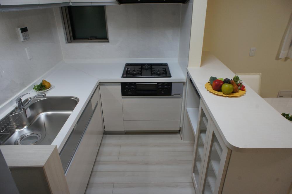 Kitchen. Indoor (12 May 2013) Shooting