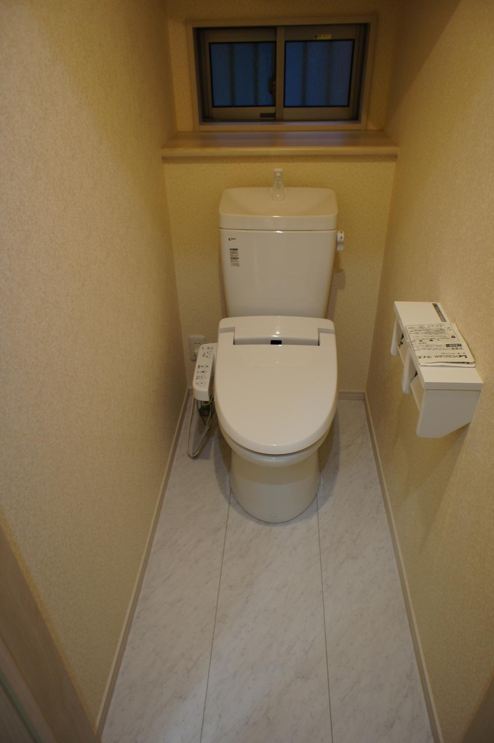 Toilet. Indoor (12 May 2013) Shooting