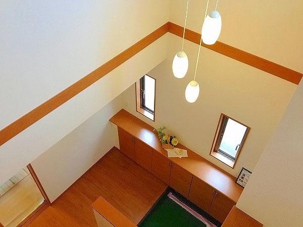 Entrance. Bright entrance hall of the atrium / A Building (June 2013)