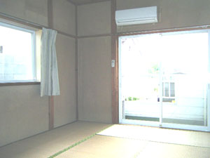 Other room space. South Japanese-style room is one air conditioning ・ Bright with bay window