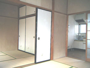 Other room space. Southwest Japanese-style room with storage space that is up to the ceiling