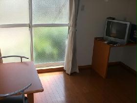 Living and room. desk ・ Chair and comes with a.