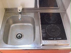 Kitchen. With electric stove. There is storage space in the up and down