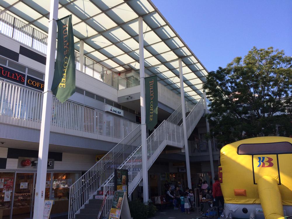 Shopping centre. E-site until Kagohara 1300m