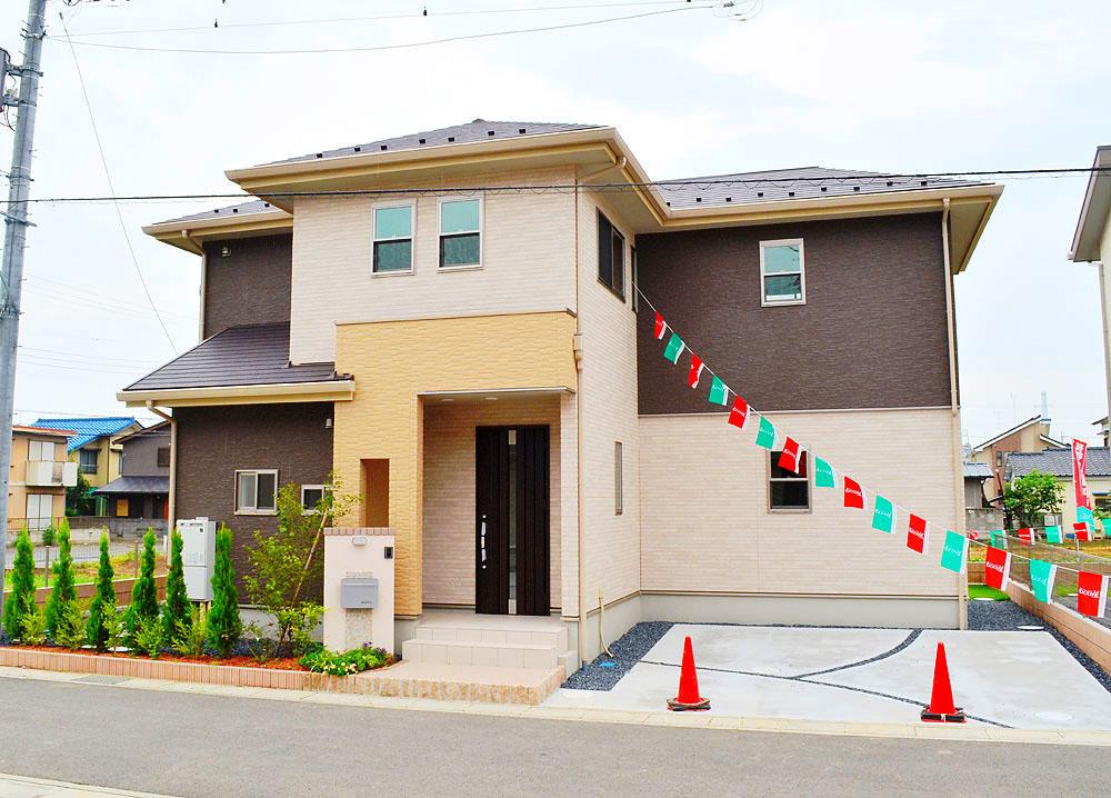 Local appearance photo. In the seismic performance of the housing display system of the Ministry of Land, Infrastructure and Transport Quality Assurance Promotion Act as defined in 2000, Building owners will have the seismic performance of the highest grade that can be selected in the newly-built wooden houses / G Building exterior image (August 2013) Shooting