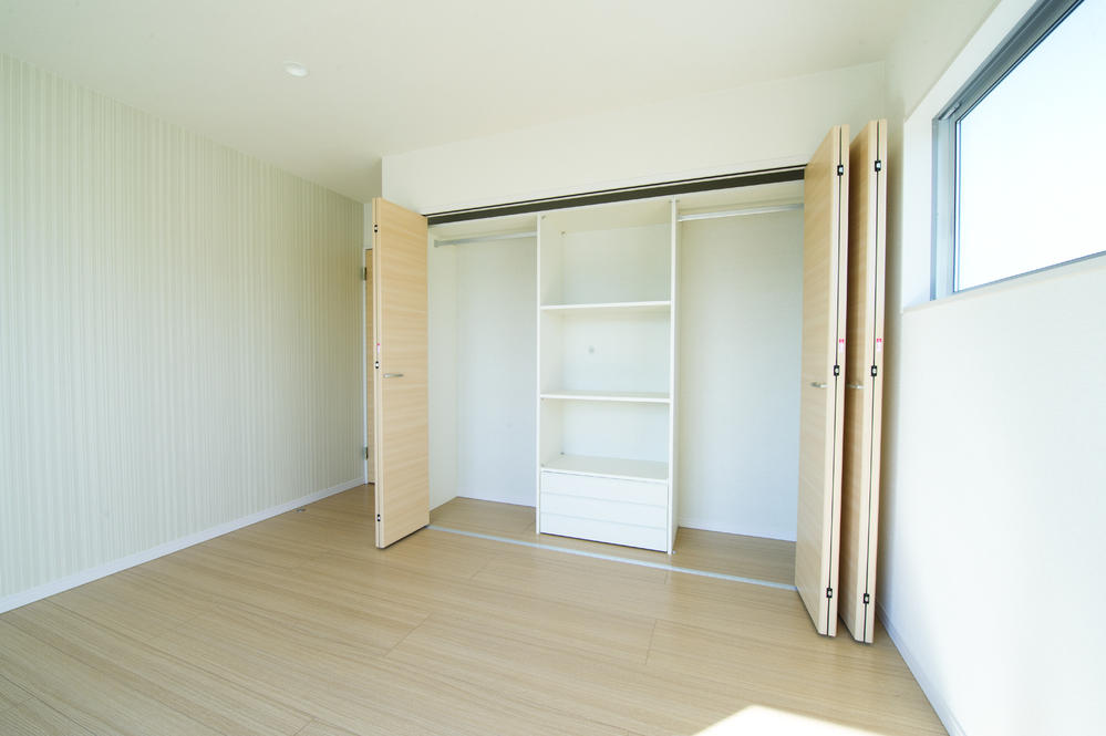 Non-living room.  [Model House Master Bedroom] You have plenty of earned storage (September 2013) Shooting
