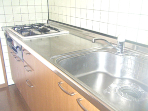 Kitchen. Easy to use in the spacious sink & 3-necked stove