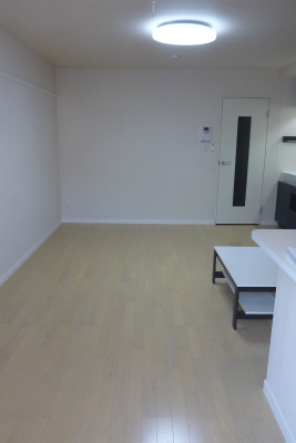 Living and room. It is a spacious living room is happy! !