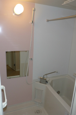 Bath. Pink wall is cute! ! (With dryer + add cooking function)