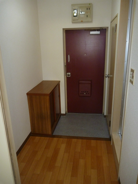 Entrance. Is the entrance as seen from the Western side.