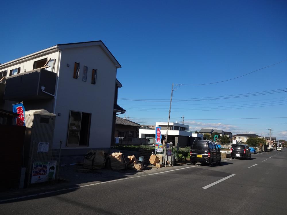 Local photos, including front road. Local (11 May 2013) Shooting