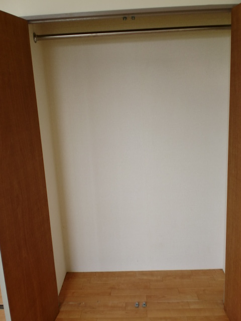 Receipt. Easy storage in the spread of the closet