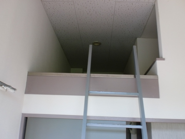 Other room space. About 3 Pledge with a loft, Bedroom and storage, Please to study room