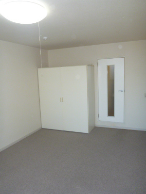 Other room space. Leisurely or life is how in the spacious room?